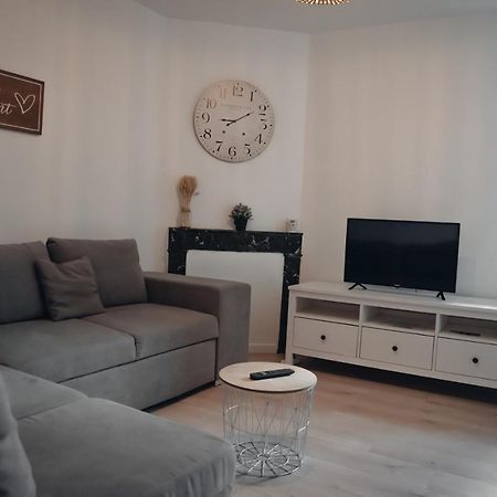 Superbe Appartement Avec Terrasse Au Calme Ernee Экстерьер фото