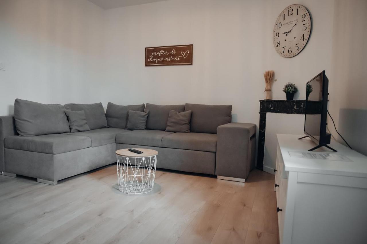 Superbe Appartement Avec Terrasse Au Calme Ernee Экстерьер фото