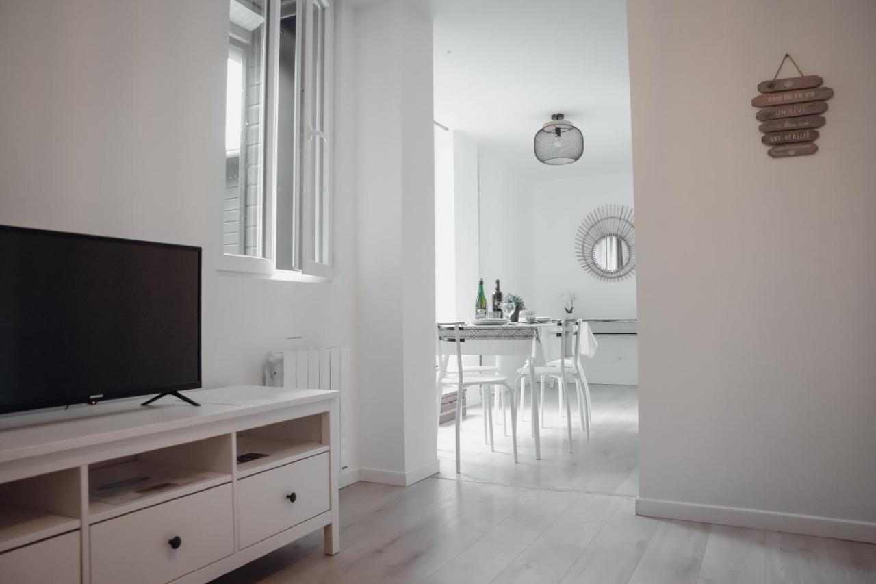 Superbe Appartement Avec Terrasse Au Calme Ernee Экстерьер фото