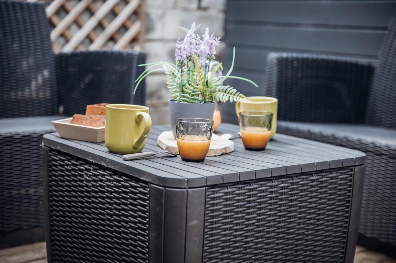 Superbe Appartement Avec Terrasse Au Calme Ernee Экстерьер фото
