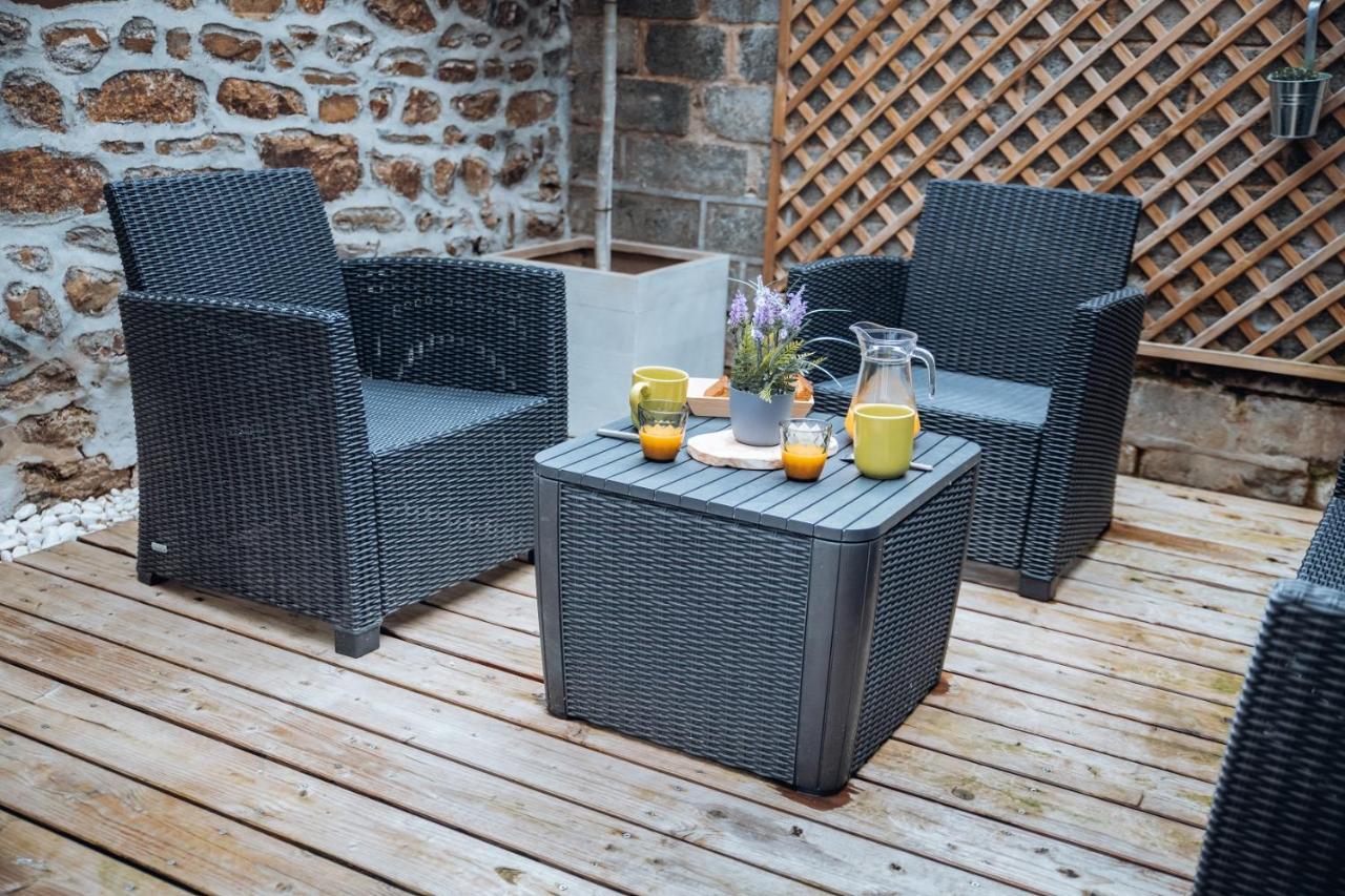 Superbe Appartement Avec Terrasse Au Calme Ernee Экстерьер фото