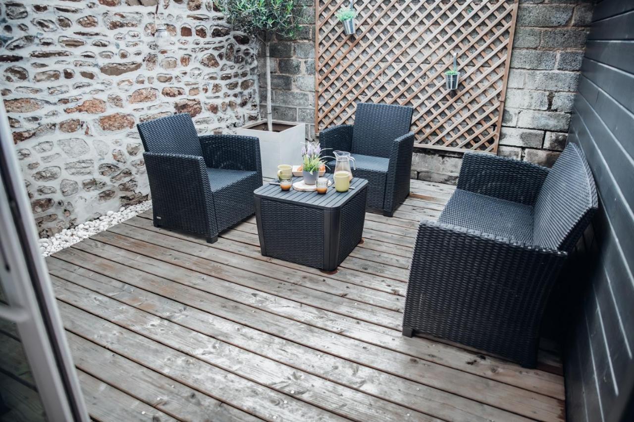Superbe Appartement Avec Terrasse Au Calme Ernee Экстерьер фото